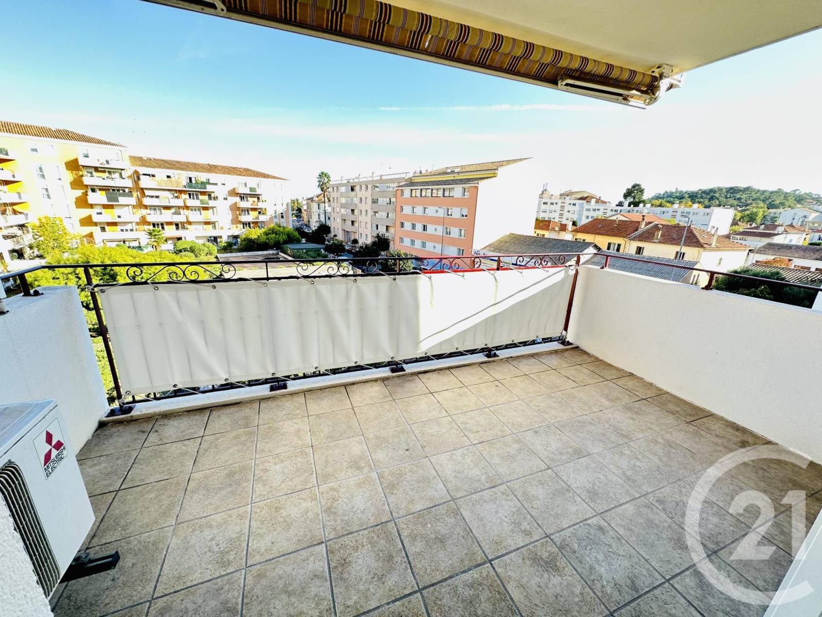 Appartement à vendre 3 pièces avec balcon et parking à Hyères