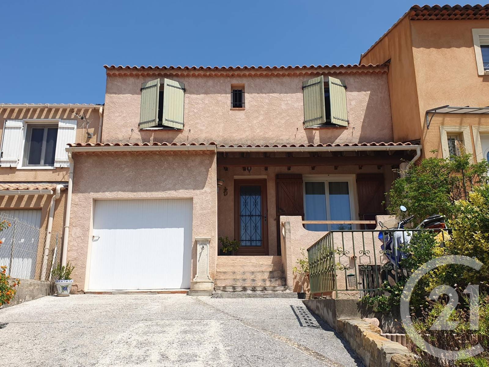 Appartement T2 à vendre avec balcon sans vis-à-vis à Carqueiranne (83) Var