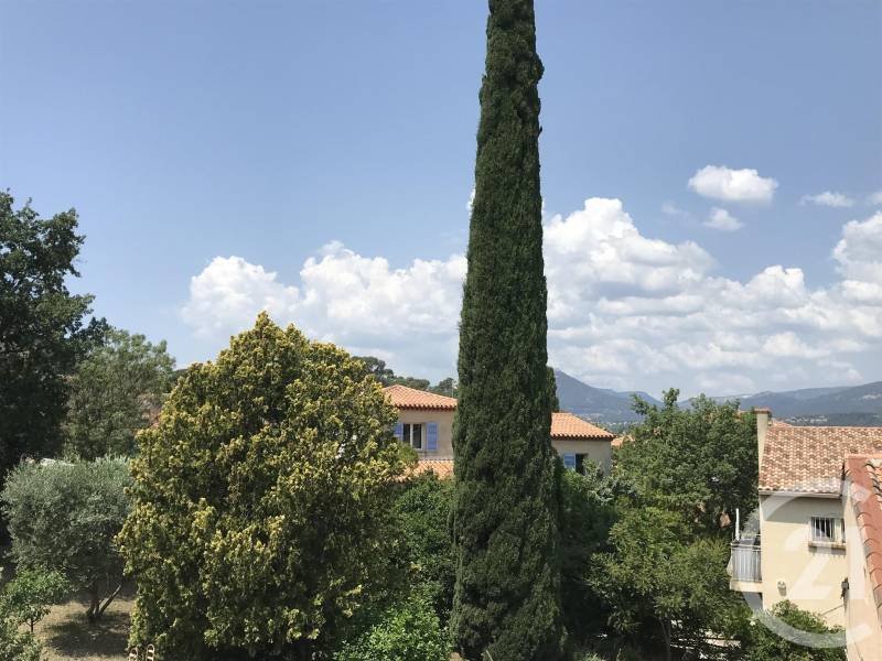 Appartement 3 pièces avec balcon et vue dégagée à louer au Pradet